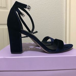 Madden Girl Navy Velvet 8.5 shoes